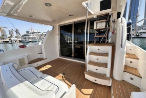 ドバイ：豪華な50フィートのプライベートヨットクルーズ（寿司オプション付き）をお楽しみください