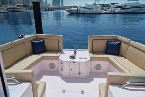 ドバイ：お食事とお飲み物付きの豪華観光クルーズ