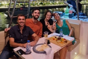 ドバイ：お食事とお飲み物付きの豪華観光クルーズ