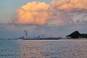 ドバイ：お食事とお飲み物付きの豪華観光クルーズ