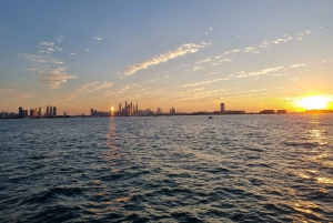 ドバイ：お食事とお飲み物付きの豪華観光クルーズ