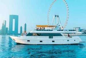 Dubai: Luxury Sunset Yacht Tour with Snacks and Drinks