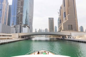 Dubai: Tour in yacht di lusso con possibilità di aggiungere un pranzo al barbecue