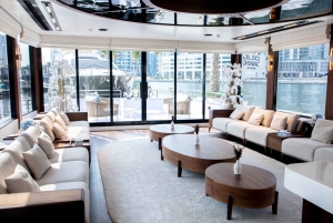 Dubai: Luxury Yacht Tour with Snacks and Drinks