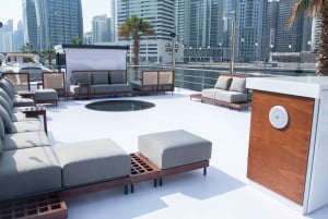 Dubaï : Visite d'un yacht de luxe avec collations et boissons