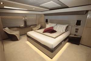 Dubai: Luxury Yacht Tour with Wonder Bus Tour on land & Sea