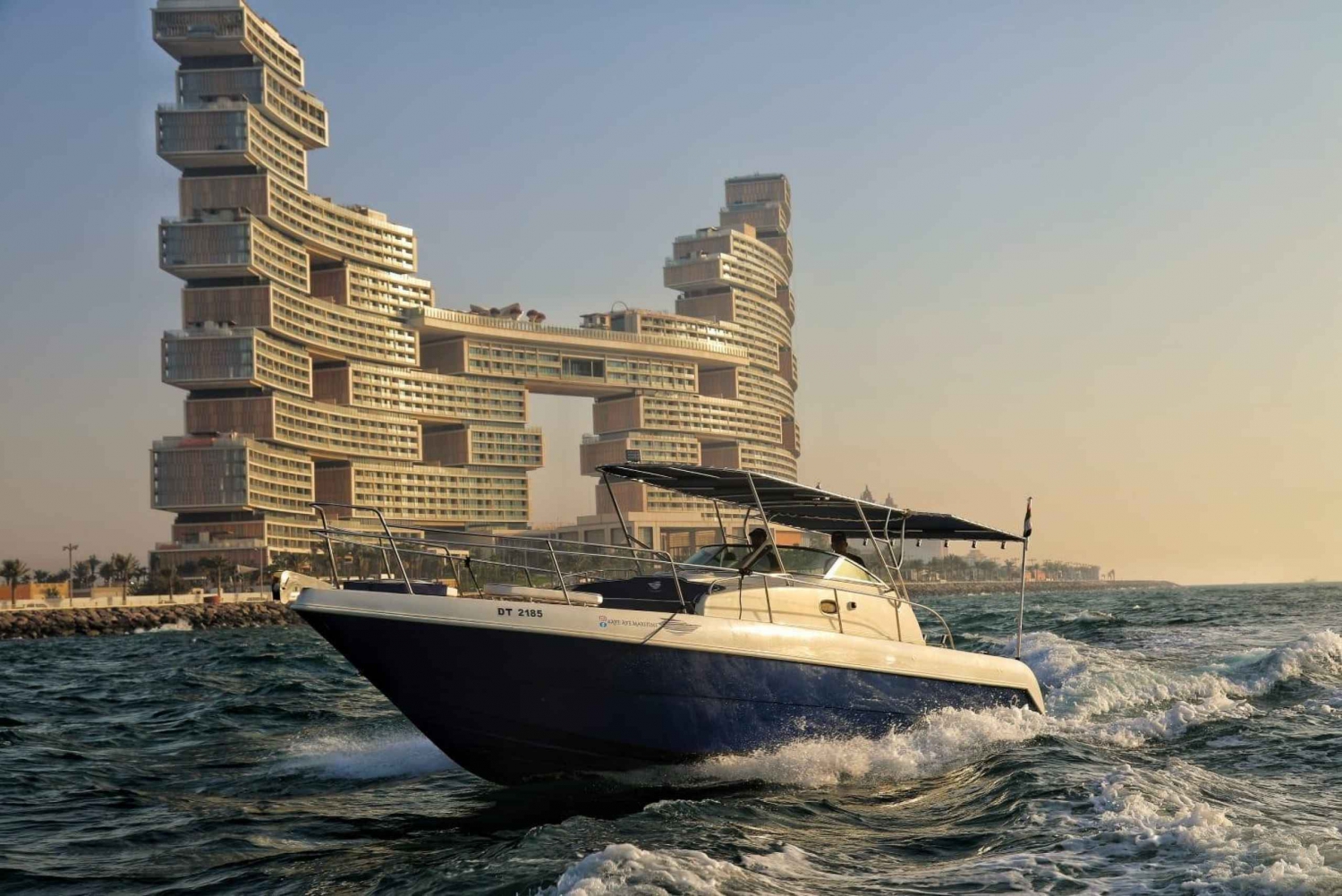Dubai: Marina Atlantis Boottour 3 uur+Zwemmen Add-on BBQ