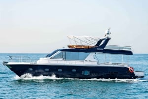 Dubai: Yacht Tour with Soft Drinks