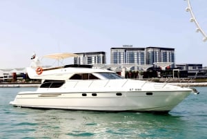 Dubai: Yacht Tour with Soft Drinks