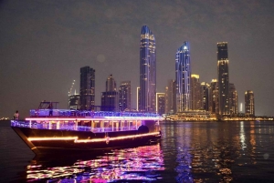 Croisière en boutre à Dubaï Marina : dîner buffet et divertissement en direct