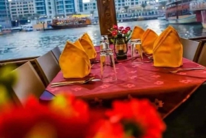 Dubai: Marina Dhow Cruise met diner en dansshow