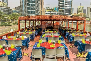 Dubai: Crucero en dhow por el puerto deportivo con cena y espectáculo de danza