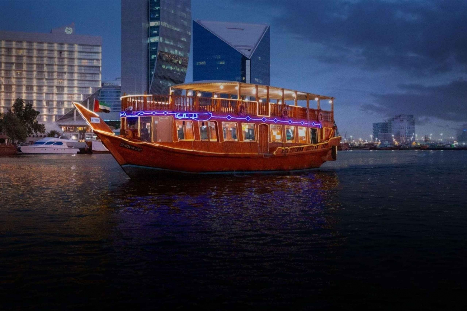 Dubai: Marina Dhow Cruise med middag og underholdning