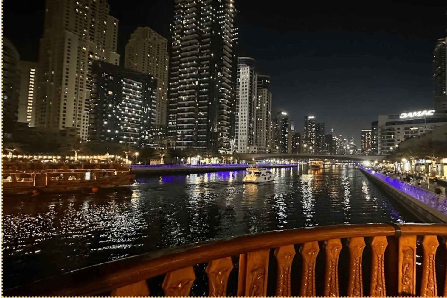 Dubai: Marina Dhow-middagscruise med liveunderholdning