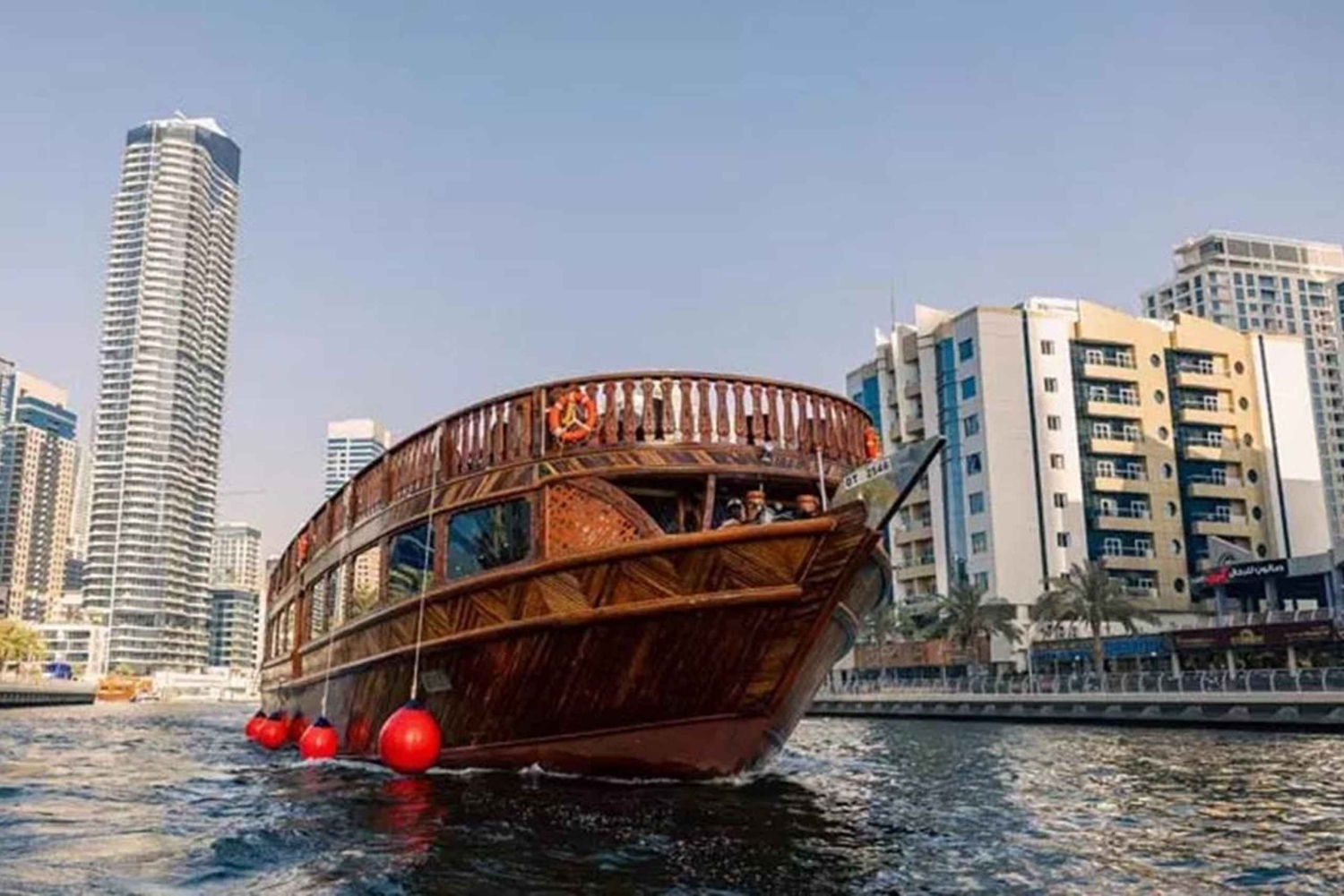Dubai: Marina Dhow-middagscruise med liveunderholdning