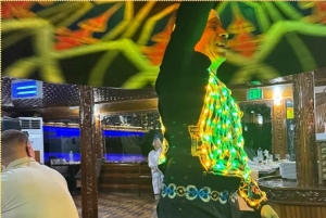 Dubai: Marina Dhow-middagscruise med liveunderholdning