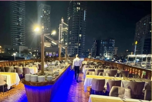 Dubai: Marina Dhow-middagscruise med liveunderholdning