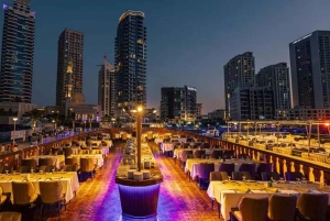 Dubai: Marina Dhow-middagscruise med liveunderholdning