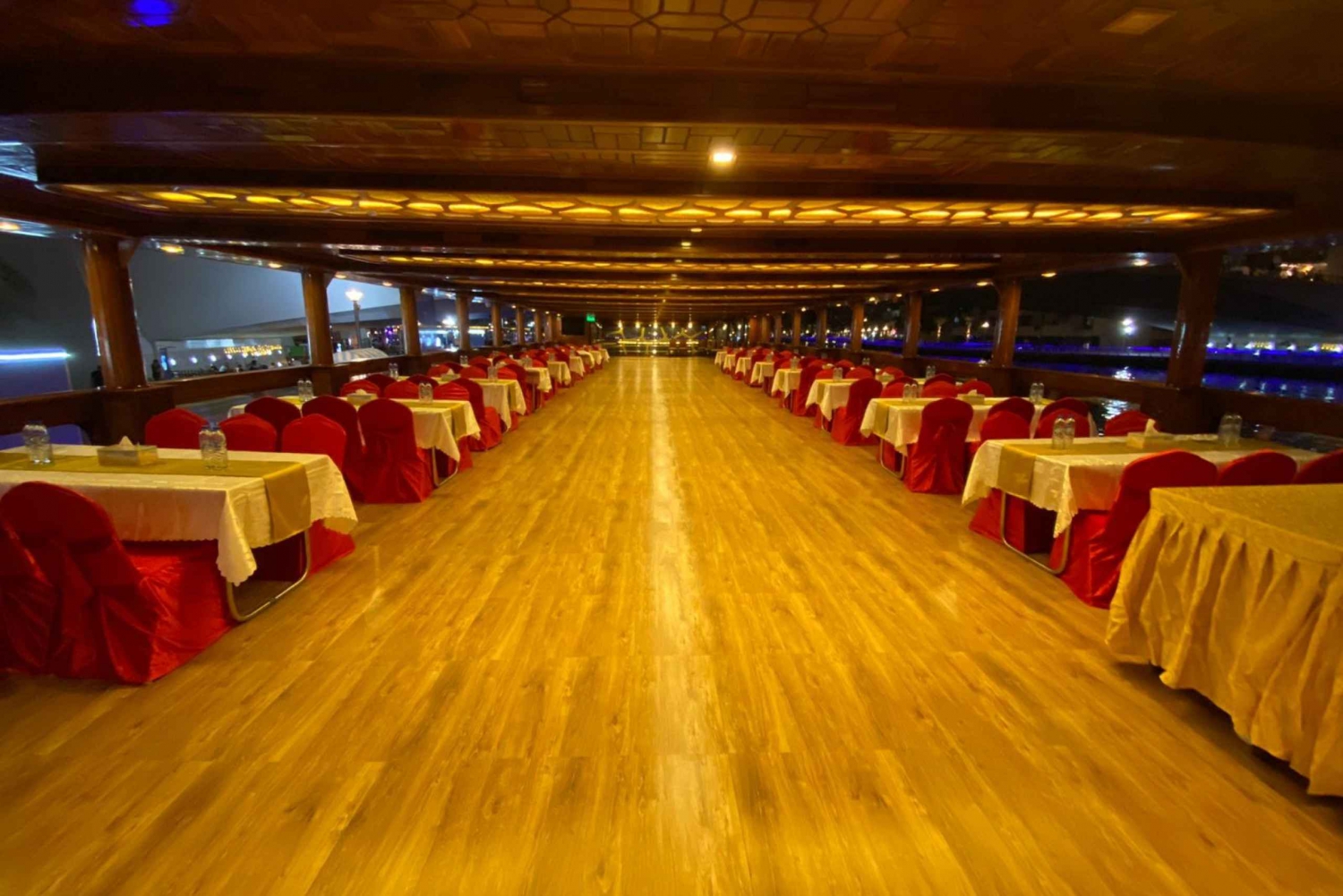 Dubai Marina: Dinner Cruise in a Traditional Boat