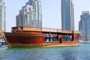 Dubai Marina: Middagscruise i en tradisjonell båt