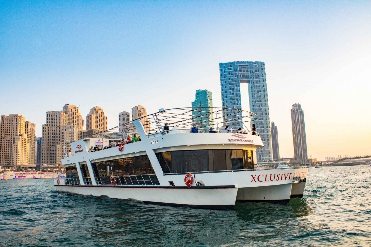 Dubai: Marina Dinner Cruise drinkkien ja elävän musiikin kera.