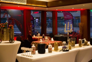 Dubai: Marina Dinner Cruise with Drinks & Live Music
