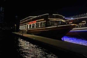 ドバイ マリーナ ディナークルーズ（ライブ エンターテインメント付き）（アルワスル）