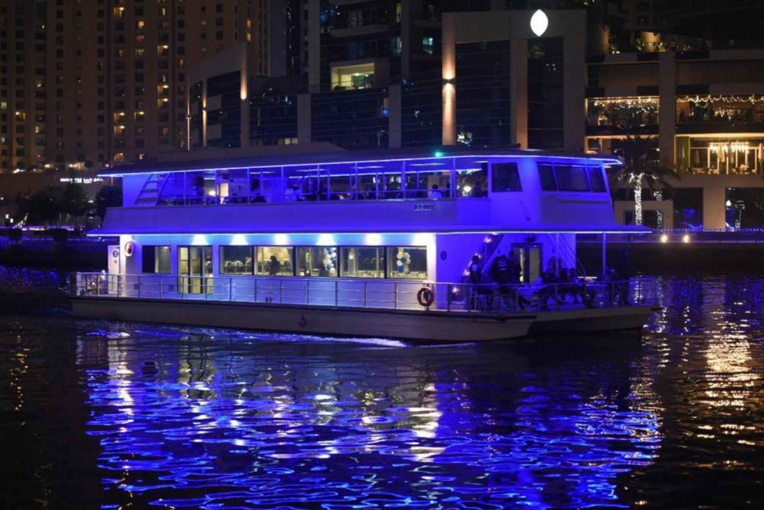 Cena en crucero de lujo en dhow por el puerto deportivo de Dubai (catamarán)