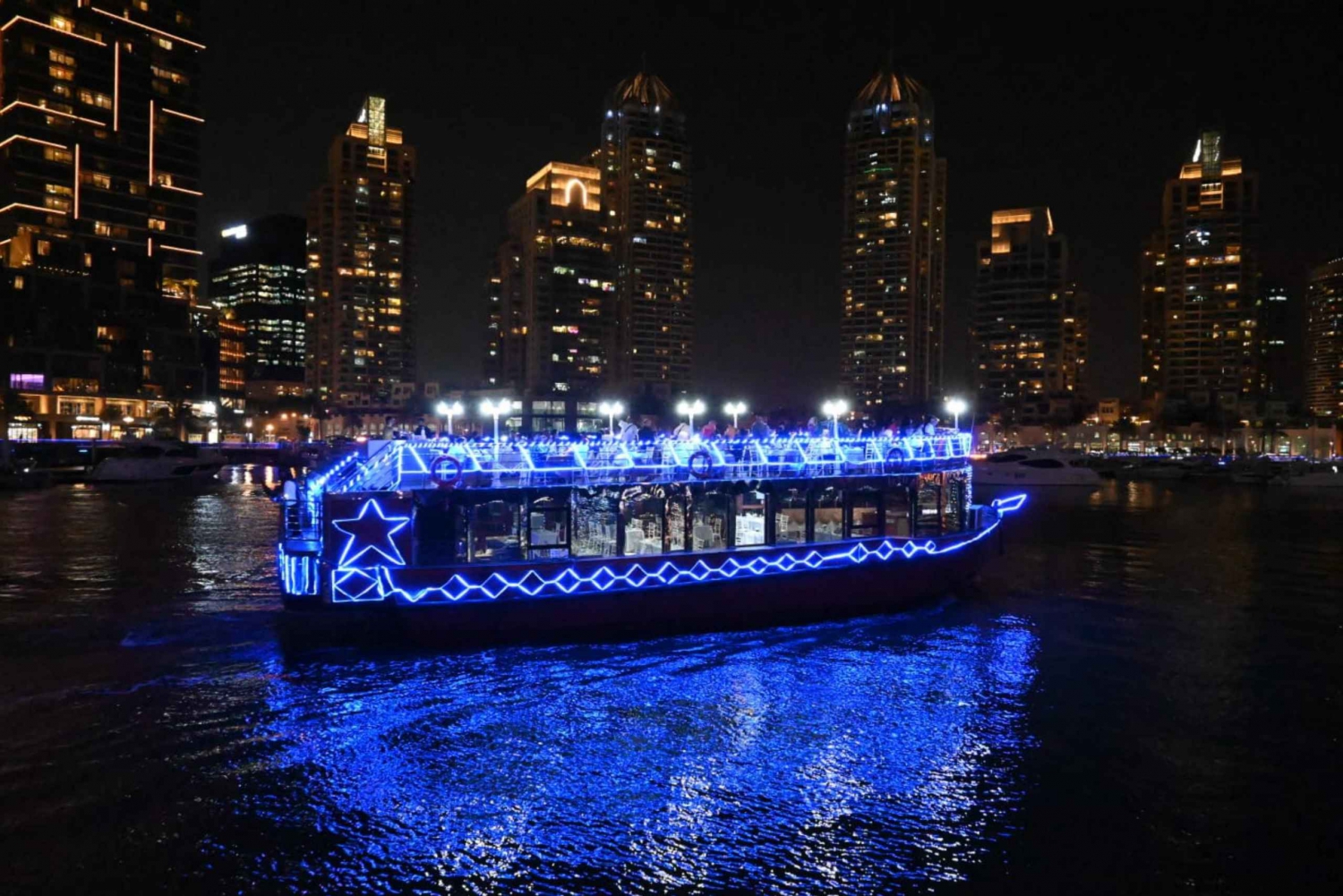 Dubai: Marina Luxury Dhow Cruise med middag