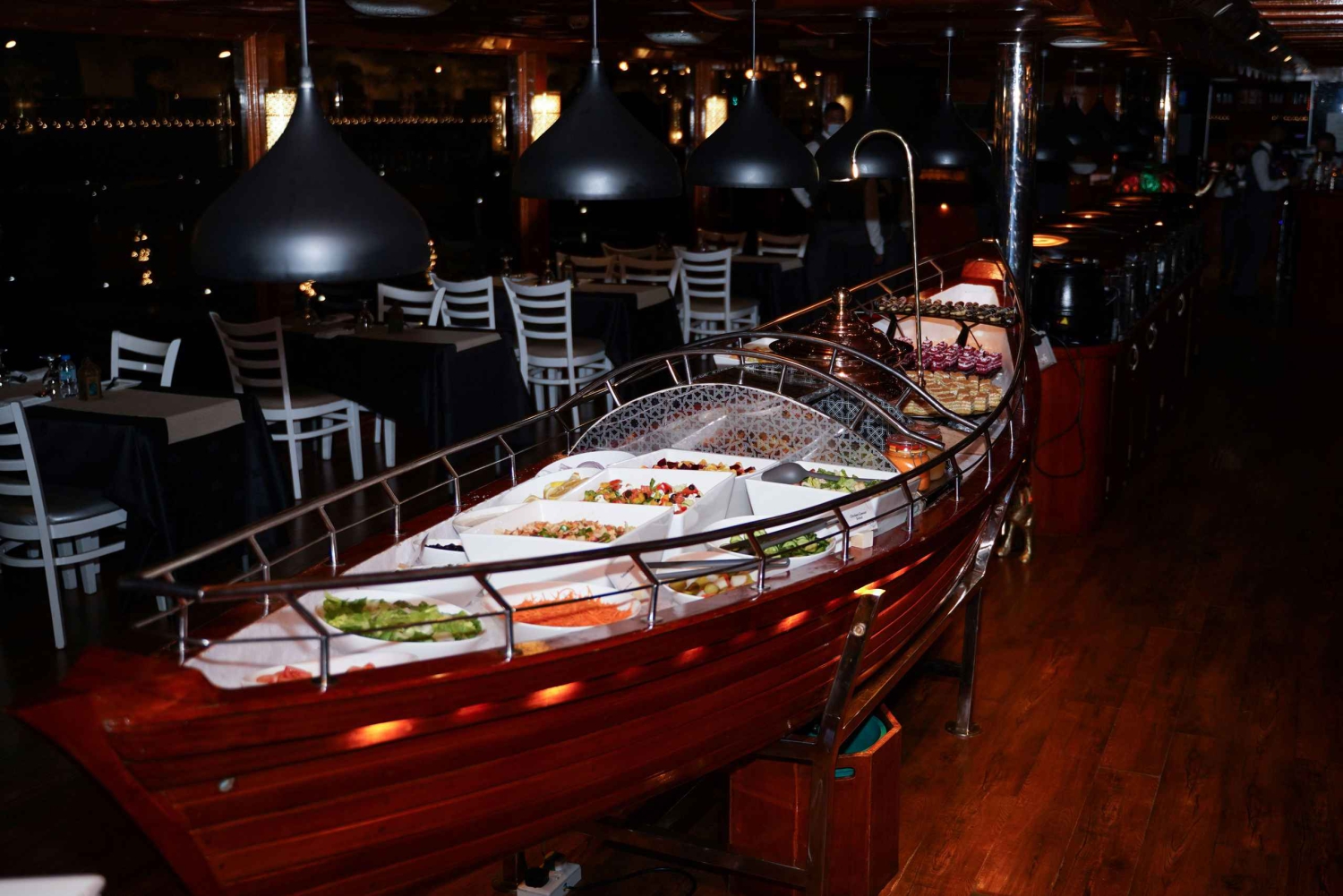 Dubai: Lyxig dhow-kryssning i marinan med 5-stjärnig indisk middag