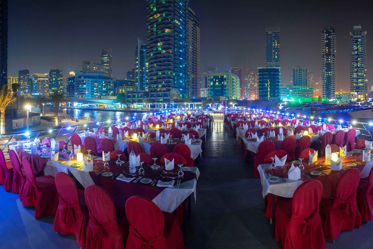 Dubai: Crucero con cena en dhow de lujo por el puerto deportivo