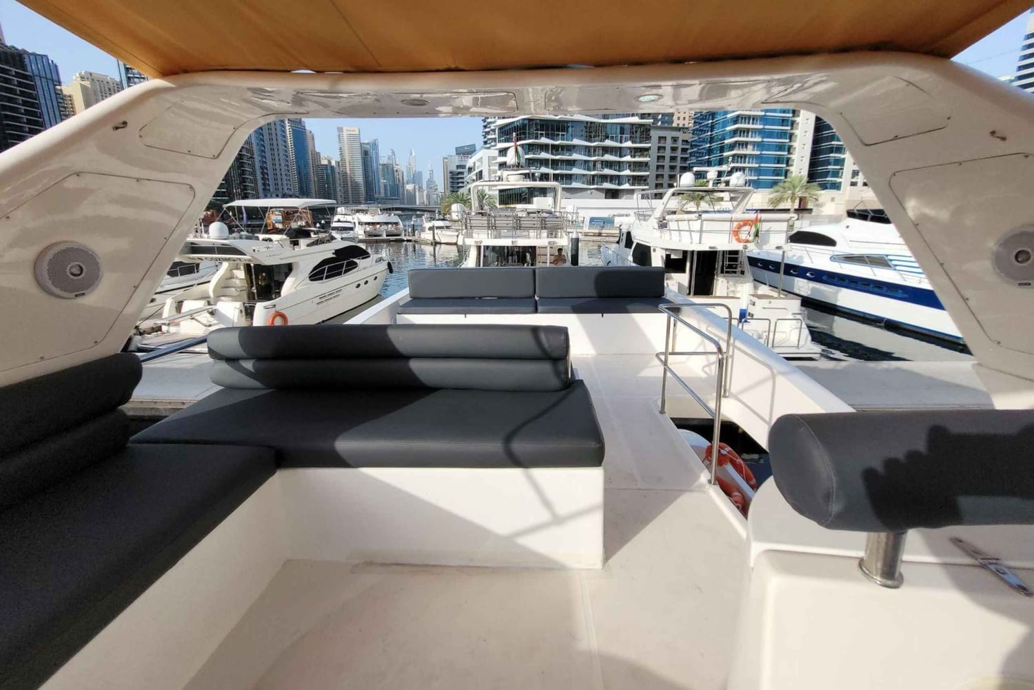 Роскошный тур на яхте по Дубай Марина: Ain Dubai, JBR и гавань (1 час)