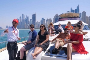 Dubai Marina: Yacht Tour with Breakfast or BBQ