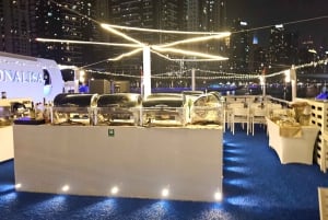 Dubai: Marina Premium Dinner Cruise med ubegrænsede drikkevarer