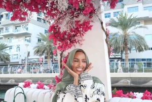 Dubai Marina: Private Boat Tour with Flower