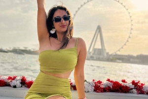Dubai Marina: Private Boat Tour with Flower