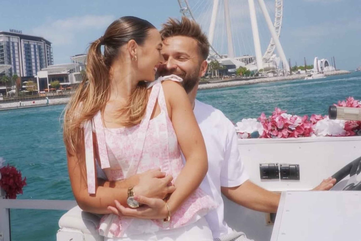 Dubai Marina: crociera privata con la barca a tema floreale Mont Fleuri