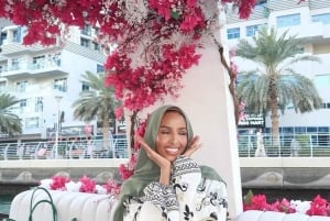 Dubai Marina: crociera privata con la barca a tema floreale Mont Fleuri