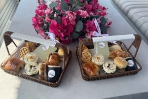 Dubai Marina: crociera privata con la barca a tema floreale Mont Fleuri