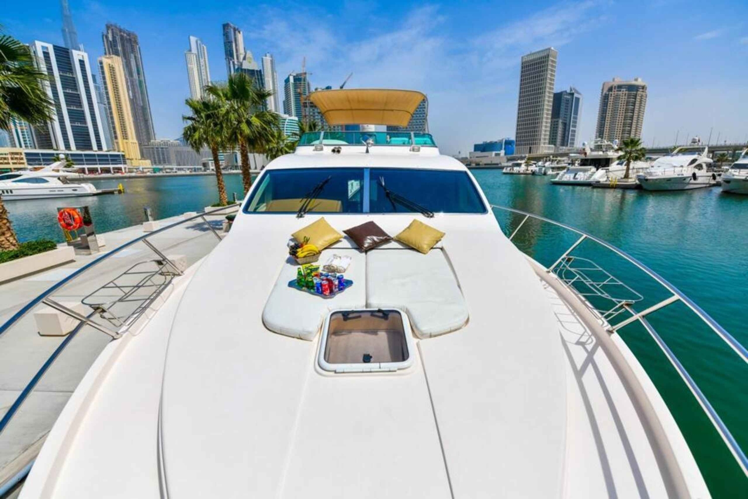 Dubai: Private Luxusyacht-Fahrt durch die Dubai Marina