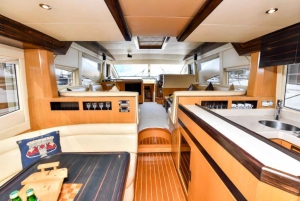 Dubai: Marina Private Luxury Yacht Tour