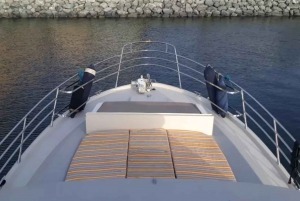Dubai: Marina and Coastline Private Yacht Tour with Swimming