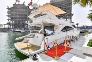 Dubai: Marina Private Luxury Yacht Tour