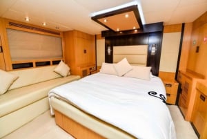 ドバイ：マリーナのプライベート豪華ヨット ツアー