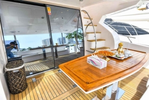 Dubai: Private Luxusyacht-Fahrt durch die Dubai Marina