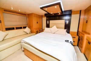 Dubai: Private Luxusyacht-Fahrt durch die Dubai Marina