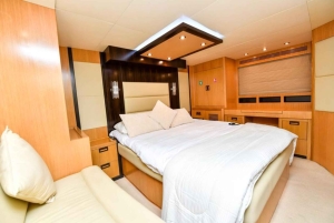 Dubai: Private Luxusyacht-Fahrt durch die Dubai Marina