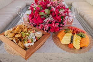 Dubai Marina: Private Boat Tour with Flower