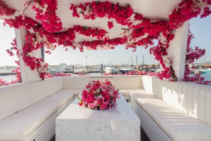 Dubai Marina: Private Boat Tour with Flower