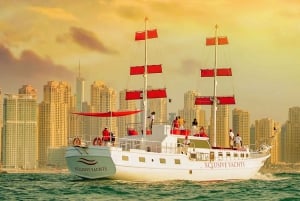 Dubai Marina: Sailing Tour with BBQ and Swimming